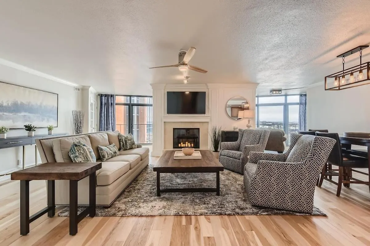Larimer Luxury Top Notch Amenities Walk To All Denver